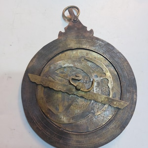 Art de calligraphie astrolabe fait main - Décoration murale unique pour la maison, idée cadeau élégante, accent artistique et décoratif pour n'importe quelle pièce