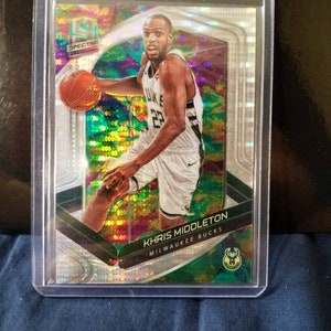 Khris Middleton! Milwaukee Bucks en de Amerikaanse olympische basketballer. Panini spectra-hemelrefractor #d/99. Sensationele NBA-play-offs