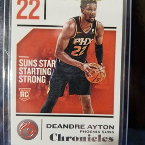 Deandre Ayton! Phoenix Suns is de nummer 1 van de meest opwindende jonge NBA-ster. Beginner van 2017 en toekomstige all star. Panini-kronieken voor beginners