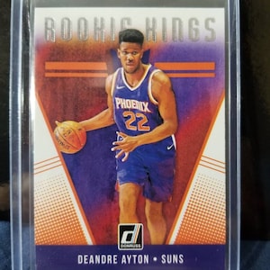 Deandre Ayton ! Phoenix suns #1 au classement général, sélectionne la jeune star de la nba la plus excitante. Rookie 2017 et future étoile. Deandre Ayton, Panini Rookie Kings