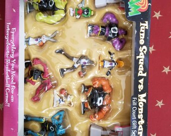 Space Jam '96 Tune Squad Vs. Monstars Full Court Gift Set Figure