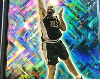 Carta rifrattrice olografica di Tim Duncan del 1999, 5 volte campione NBA. Hall of Fame 2020. Condizioni perfette, spedizione in prima classe.