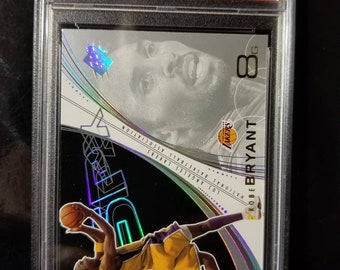 Kobe Bryant! Laker und NBA 5x Champion und Top 5 aller Zeiten Spieler mit LA Lakers. 2020 nba hall of fame! 2002 spx Refraktor PSA 9 Mint