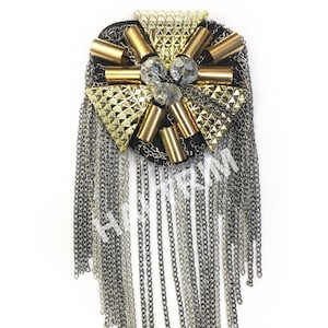 Säljs PER ST! Guldfärgade pärlhalsband i kanonmetall, fina axellappar, glänsande pärlapplikationer i dansdräkt med kedjetofsar, EP-005