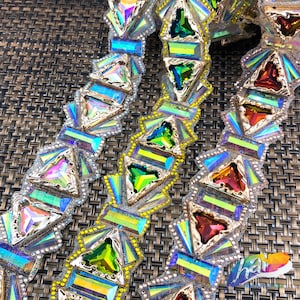 Galette de fer irisée en résine AB multicolore/cristal de 1 3/4 po. par mètre, dos en gel vert AB bordeaux avec strass, IRT-086