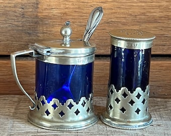 Juego de condimentos victoriano vintage del siglo XIX, de vidrio azul Bristol y baño de plata.