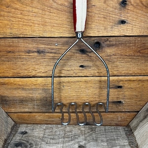 Vintage Red Wood Handled Potato Masher: Retro Farmhouse Kitchen Decor