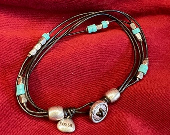 Braccialetto vintage in pelle con perline turchesi e argento Fossil
