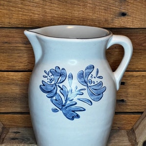 Pfaltzgraff Yorktowne Pitcher Blue and White Stoneware Pottery, 64 Ounces, Vintage Discontiued Pattern