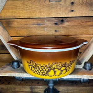 Vintage Brown MCM Pyrex 2.5 Quart Casserole 475-B Dish Old Orchard Pattern