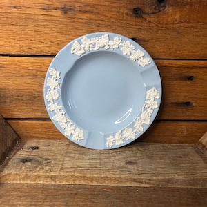 Vintage Wedgwood Blue Queensware Small Ashtray, 50s Cream On Lavender, Etruria Barlaston England Trinket Dish