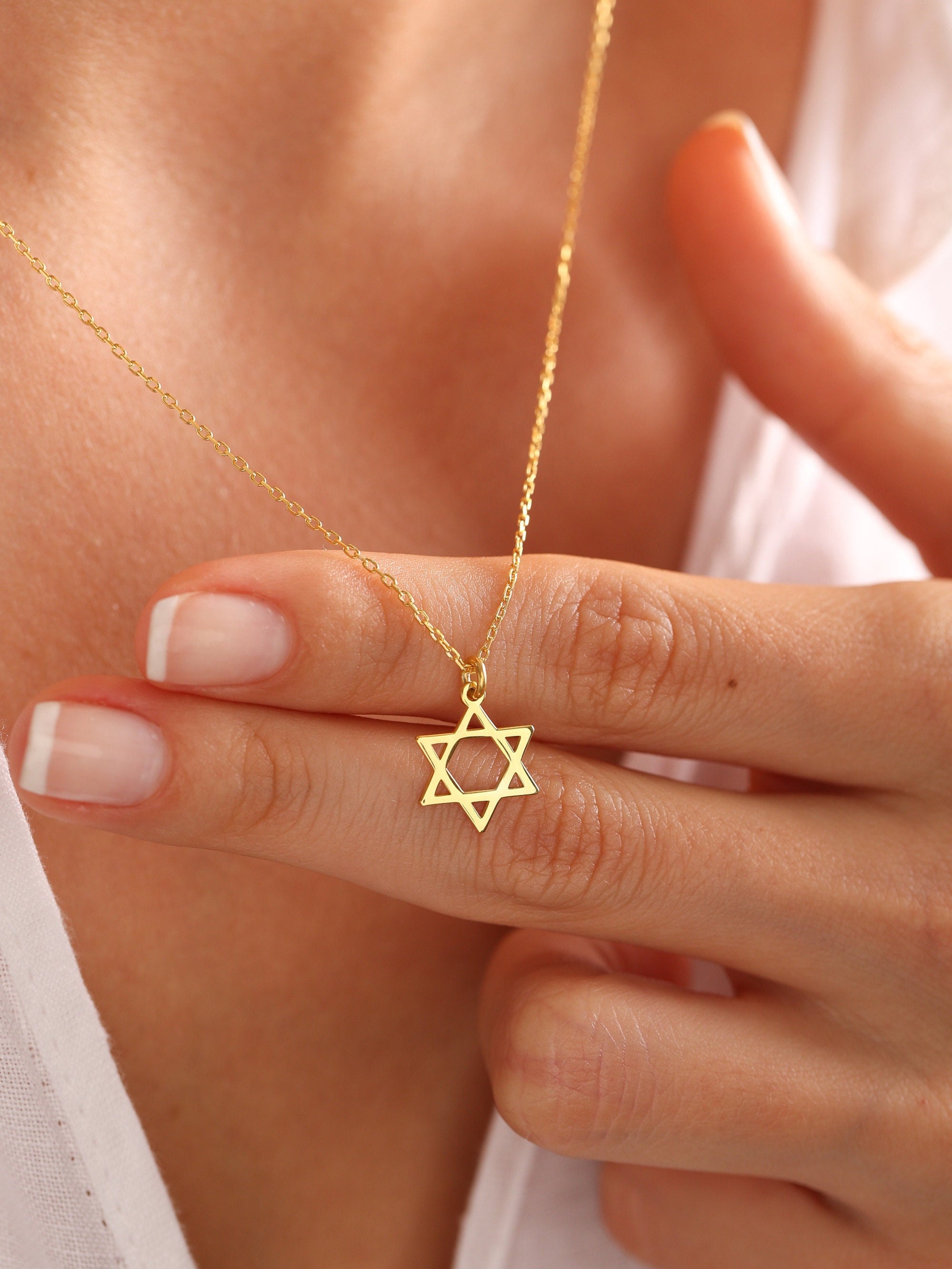 Star of david necklace Cut Out Stock Images & Pictures - Alamy
