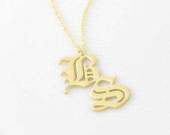 Dubbele initiële ketting, oud-Engelse initiële ketting, gotische initiële ketting, gepersonaliseerde ketting, letterketting, gotische letterketting