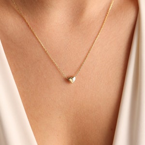 Colar de coração pequeno, pingente de coração delicado, colar minimalista, colar de coração de presente, presente de dia das mães, presente de dia dos namorados, presente para ela