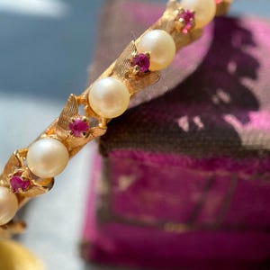 Pulsera de rubíes y perlas de Van Gogh de Jack Gutschneider de mediados de siglo