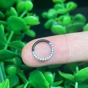 16ga 316L Acier Chirurgical Tout Blanc Pavé Cz Dainty Mignon Petit 8mm Septum Daith Anneau Hinged Clicker Hoop image 9