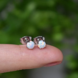 Pair of 316L Surgical Steel White Opal Prong 3mm 4mm 5mm Piercing Earrings Stud