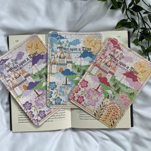 Fantasia da favola / Inserto Kindle / Collage / Opera d'arte / E-reader / Rosa / Blu / Viola / Olografico