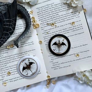 Soporte magnético/de esmalte duro con diseño de dragón fantástico para Kindle/teléfonos móviles/tabletas