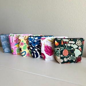 Hawaiian print makeup pouch, Tropical zipper pouch, christmas gift, mother’s day gift, vacation essentials, diaper bag pouch