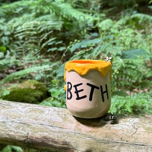 Personalised “Hunny” Pot – Winnie the Pooh-Inspired Ceramic Holder for Pens, Plants & More