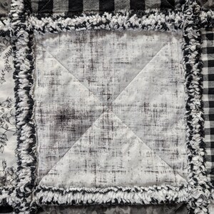 Farmhouse Style Black and White Rag Quilt - Etsy