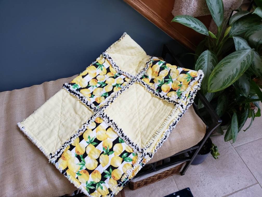 Lemon Rag Quilt: Yellow & Black Cotton Flannel Cottage Blanket (52x43 ...