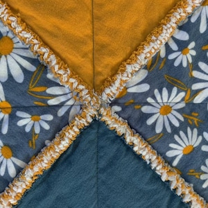 Daisy rag quilt/all flannel rag quilt/super soft quilt/blue, gold and white rag quilt