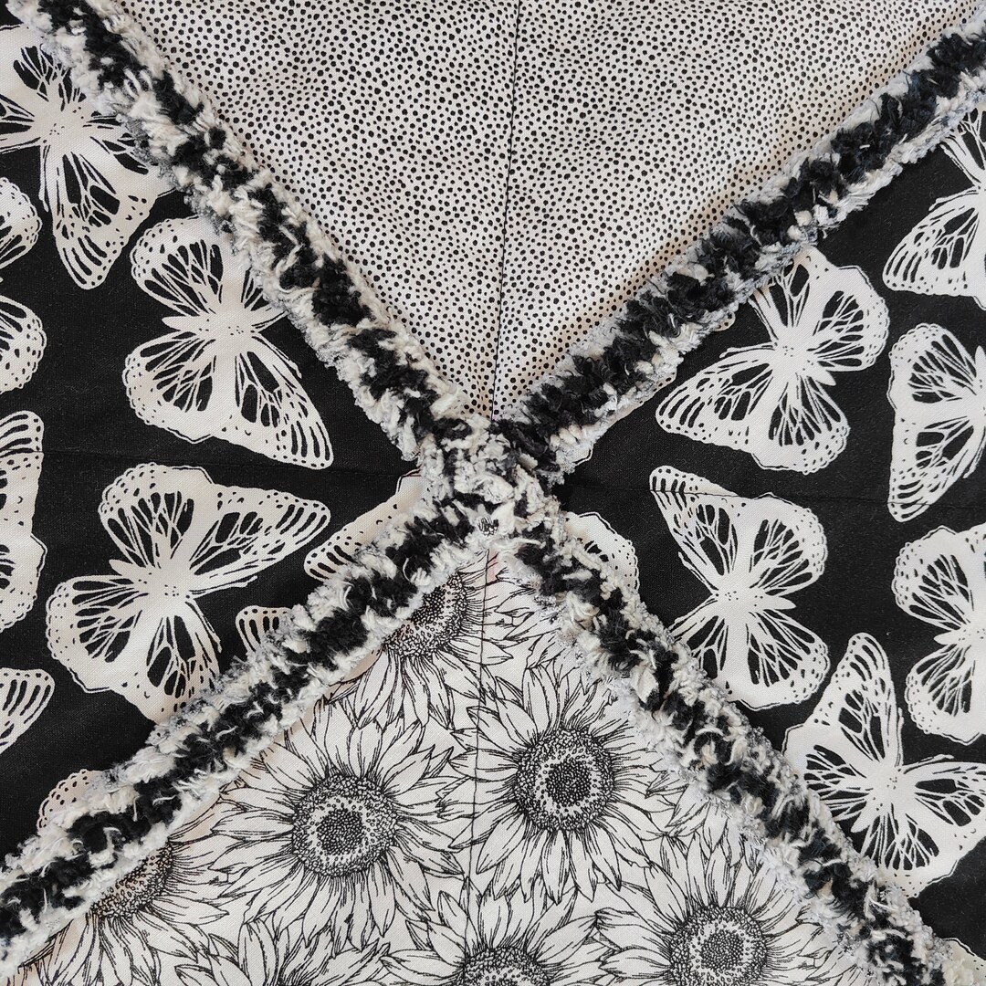 Black and White Farmhouse Style Rag Quilt - Etsy