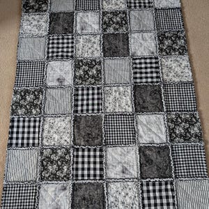 Farmhouse Style Black and White Rag Quilt - Etsy