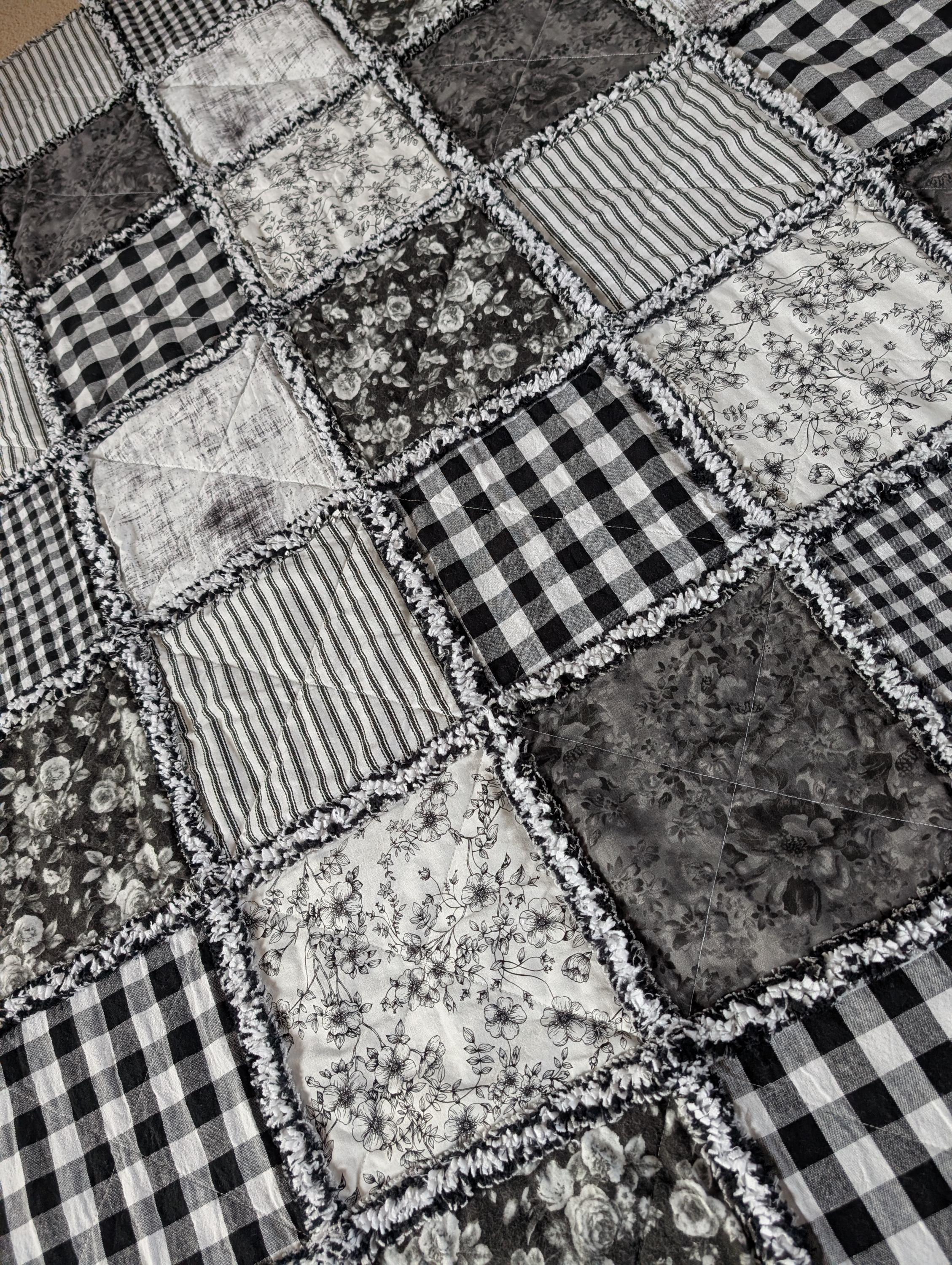 Farmhouse Style Black and White Rag Quilt - Etsy
