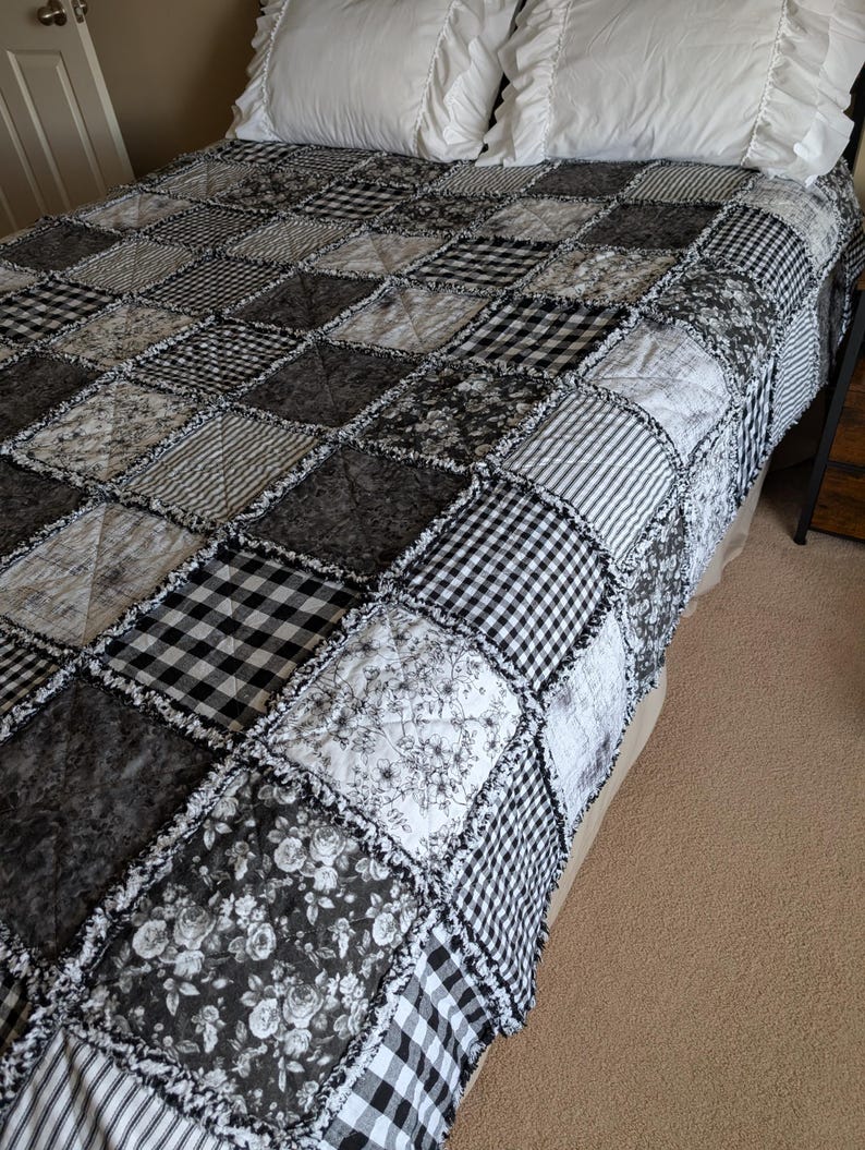 Queen Size Farmhouse Rag Quilt in Black and White - Etsy