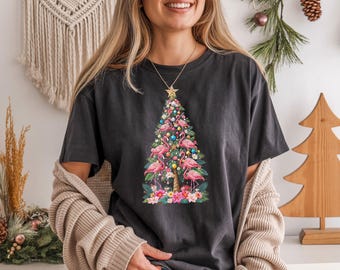Tropical Flamingo Christmas Tree Shirt – Funny Holiday Flamingo Tee – Pink Bird Xmas Graphic T-Shirt – Festive Beach Holiday Shirt