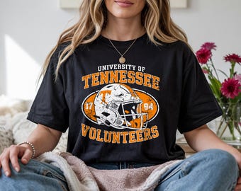 Camiseta dos Voluntários da Universidade do Tennessee | Camisa de Futebol Americano Vintage da UT | Camiseta dos Voluntários para o Dia do Jogo | Presente para Fãs de Esportes Universitários do Tennessee