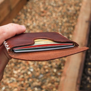 Cartera de cuero marrón de 1 bolsillo, tarjetero, cartera de bolsillo frontal minimalista, hecha a mano en Inglaterra imagen 8