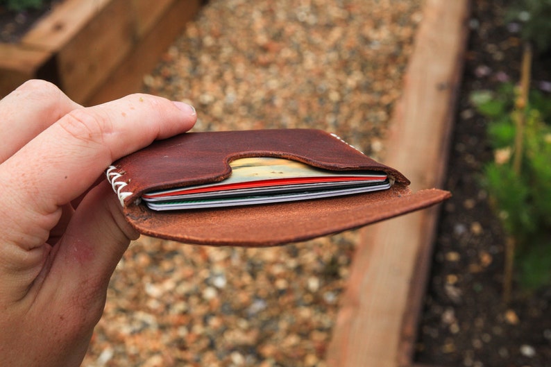 Cartera de cuero marrón de 1 bolsillo, tarjetero, cartera de bolsillo frontal minimalista, hecha a mano en Inglaterra imagen 8