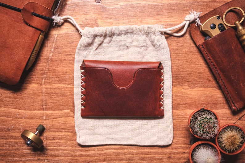 Cartera de cuero marrón de 1 bolsillo, tarjetero, cartera de bolsillo frontal minimalista, hecha a mano en Inglaterra imagen 1