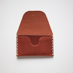 Cartera de cuero marrón de 2 bolsillos, tarjetero, cartera de bolsillo frontal minimalista, hecha a mano en Inglaterra imagen 5