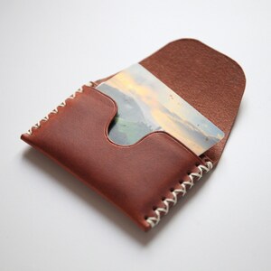 Cartera de cuero marrón de 2 bolsillos, tarjetero, cartera de bolsillo frontal minimalista, hecha a mano en Inglaterra imagen 3