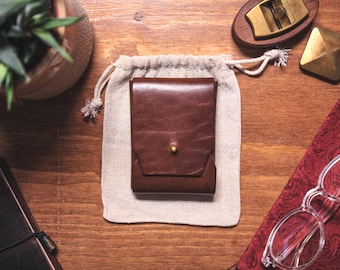 Cartera marrón minimalista sin costuras, tarjetero, cartera de bolsillo frontal, hecha a mano en Inglaterra