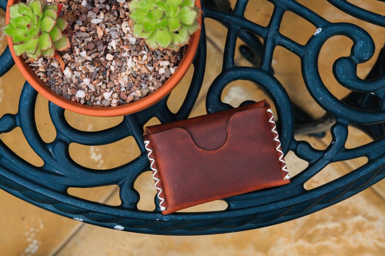 Cartera de cuero marrón de 1 bolsillo, tarjetero, cartera de bolsillo frontal minimalista, hecha a mano en Inglaterra imagen 7