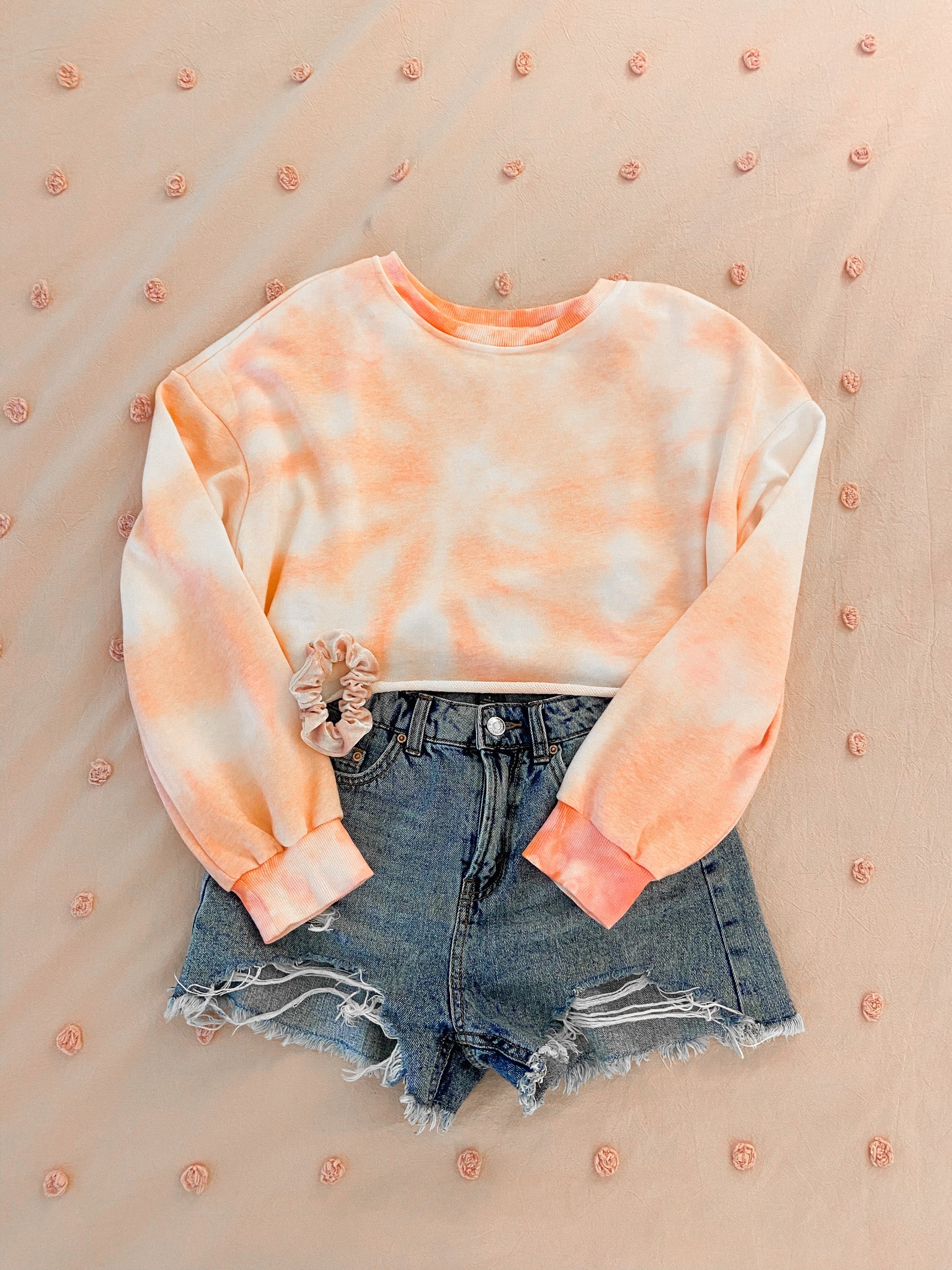 pastel peach tie