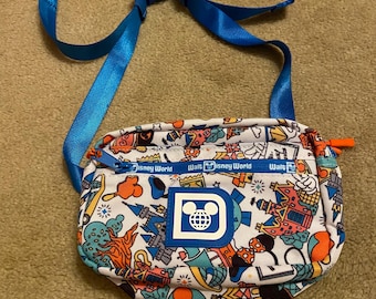 Riñonera con icono de Disney Parks Magic Kingdom