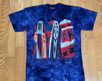 Camiseta vintage de los 90 con estampado tie-dye de nativos americanos de la marca The Mountain, talla L.
