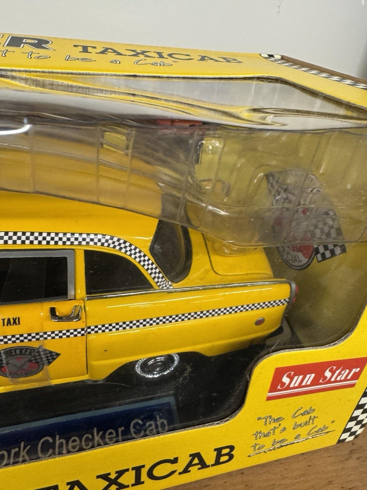 1981 New York Checker Cab 1:18 スケール 1981 New York Checker Taxi Cab 2501NY 1/18 scale Sun Star