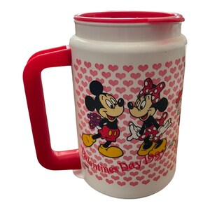 Taza de plástico vintage Disney Whirley de Mickey y Minnie Mouse para el Día de San Valentín de 1990 imagen 2