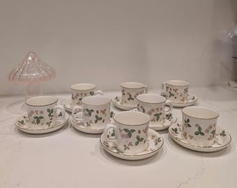 Wedgwood Wild Strawberry Tea and Pastry Service for 8 Place