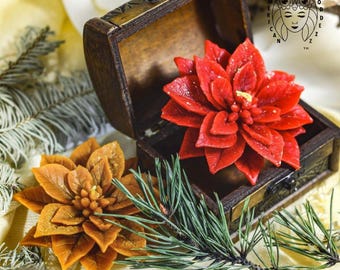 Poinsettia Beeswax Candle / Christmas Decor / Homemade Candle