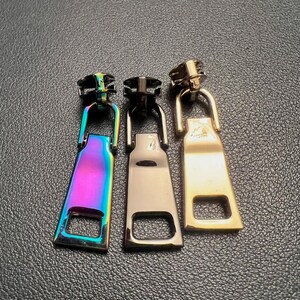 Square #5 Zipper Pull - Single