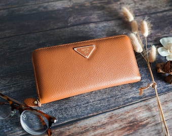 Full-Grain Leather Women's Wallet: Large Zippered Travel Wallet